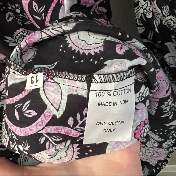 New Mille Resort and Travel May top with Anthropologie - Picture 7 of 8